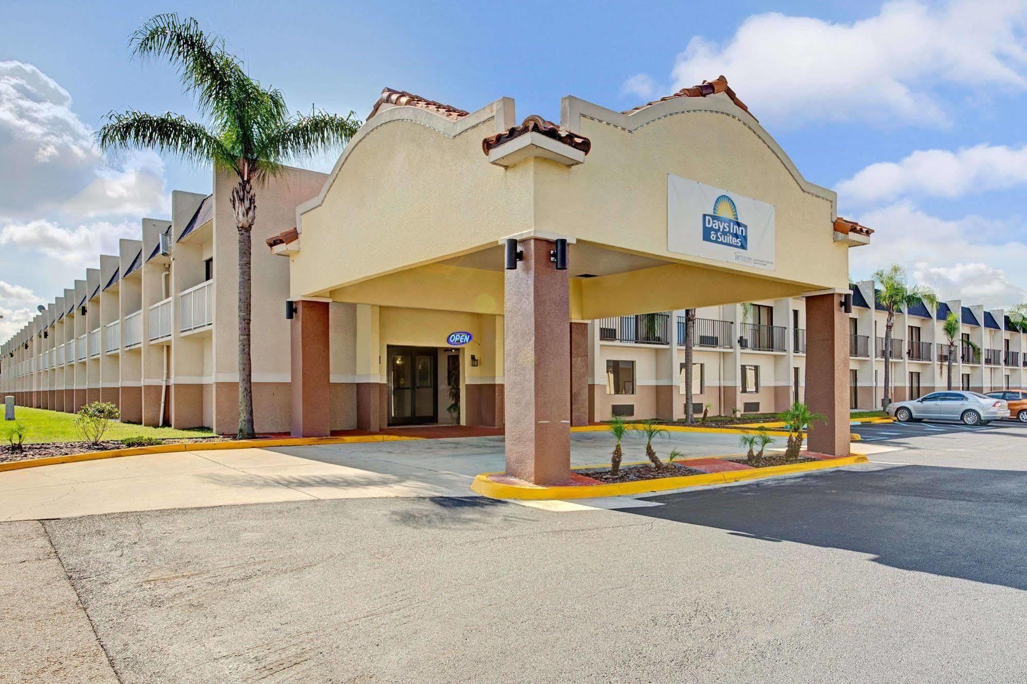 Days Inn & Suites By Wyndham Tampa - Ybor City Exterior photo
