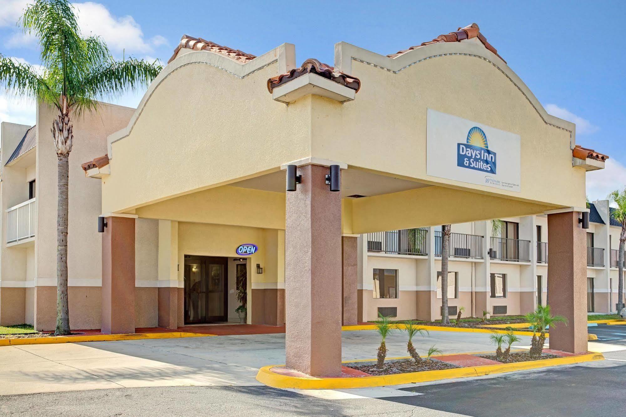 Days Inn & Suites By Wyndham Tampa - Ybor City Exterior photo